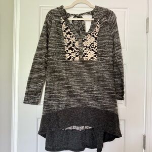 Anthropology a’reve Gray and Cream Lace Tunic Top
